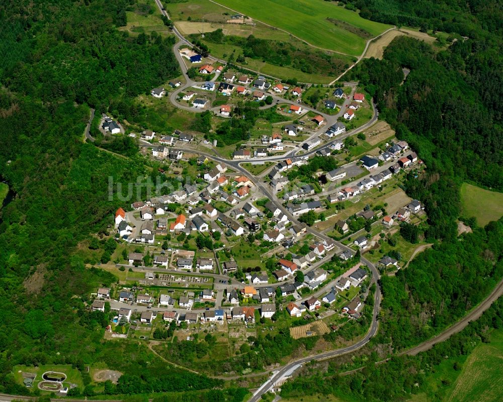 Sonnenberg-Winnenberg von oben - Dorf - Ansicht am Rande Waldgebieten in Sonnenberg-Winnenberg im Bundesland Rheinland-Pfalz, Deutschland