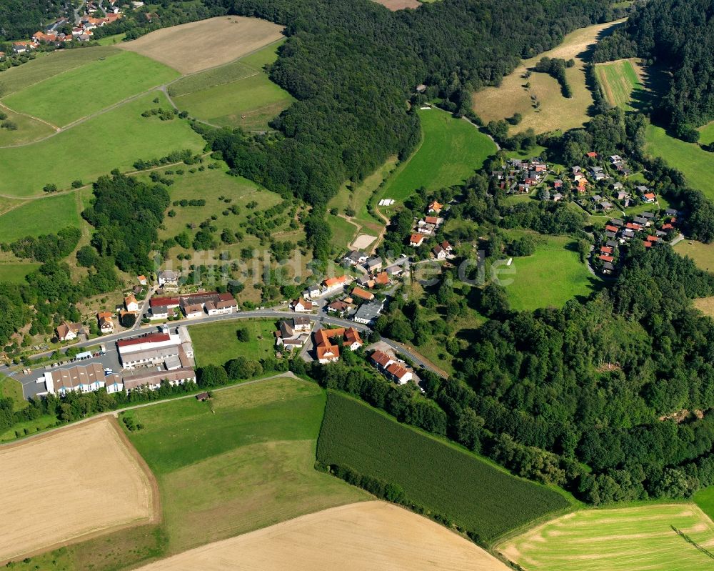 Luftbild Stierbach - Dorf - Ansicht am Rande Waldgebieten in Stierbach im Bundesland Hessen, Deutschland