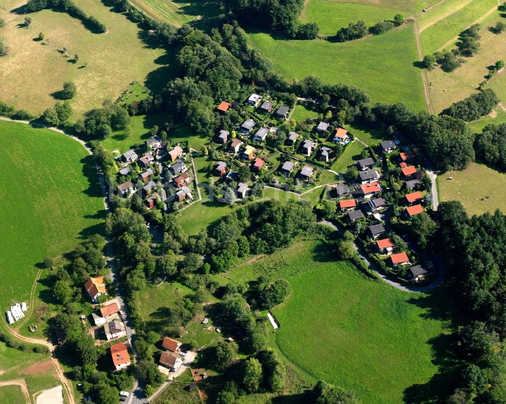 Stierbach von oben - Dorf - Ansicht am Rande Waldgebieten in Stierbach im Bundesland Hessen, Deutschland