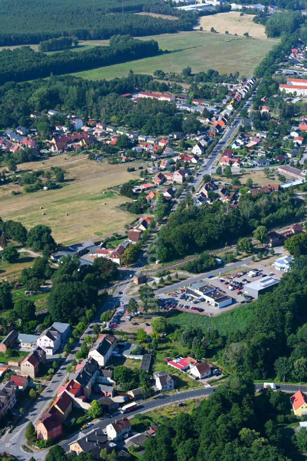 Treuenbrietzen von oben - Dorf - Ansicht am Rande von Waldgebieten in Treuenbrietzen im Bundesland Brandenburg, Deutschland