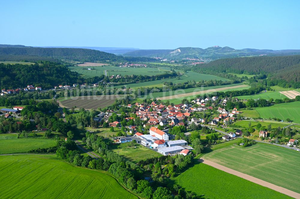 Uhlstädt-Kirchhasel aus der Vogelperspektive: Dorf - Ansicht am Rande von Waldgebieten in Uhlstädt-Kirchhasel im Bundesland Thüringen, Deutschland