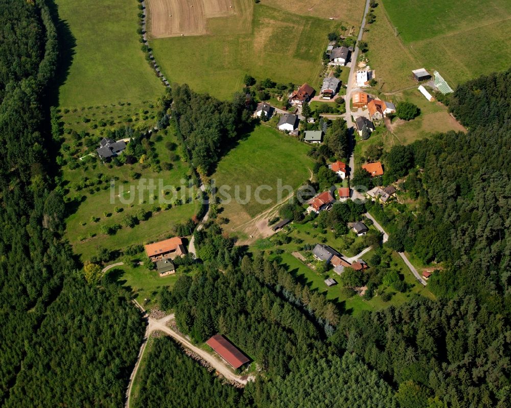 Unter-Sensbach von oben - Dorf - Ansicht am Rande Waldgebieten in Unter-Sensbach im Bundesland Hessen, Deutschland