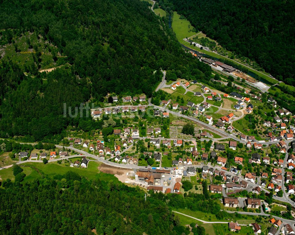 Unterreichenbach von oben - Dorf - Ansicht am Rande von Waldgebieten in Unterreichenbach im Bundesland Baden-Württemberg, Deutschland