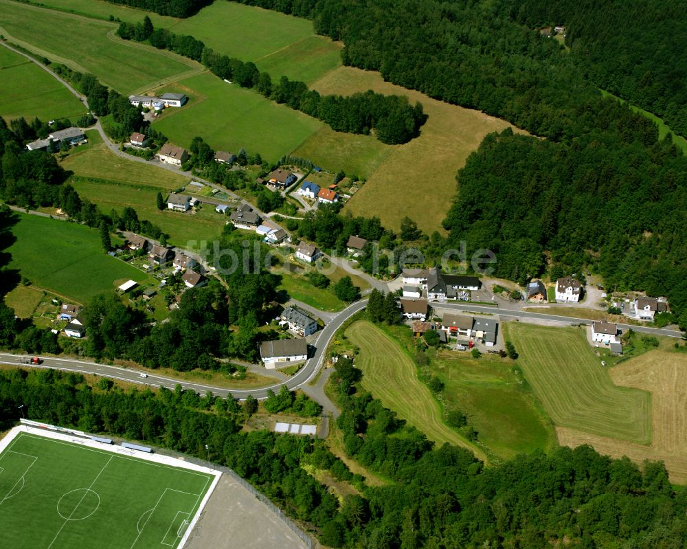 Luftbild Valbert - Dorf - Ansicht am Rande von Waldgebieten in Valbert im Bundesland Nordrhein-Westfalen, Deutschland