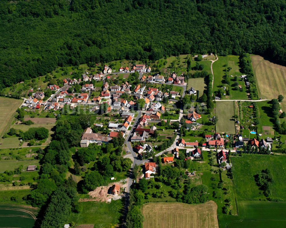 Vollenborn aus der Vogelperspektive: Dorf - Ansicht am Rande von Waldgebieten in Vollenborn im Bundesland Thüringen, Deutschland