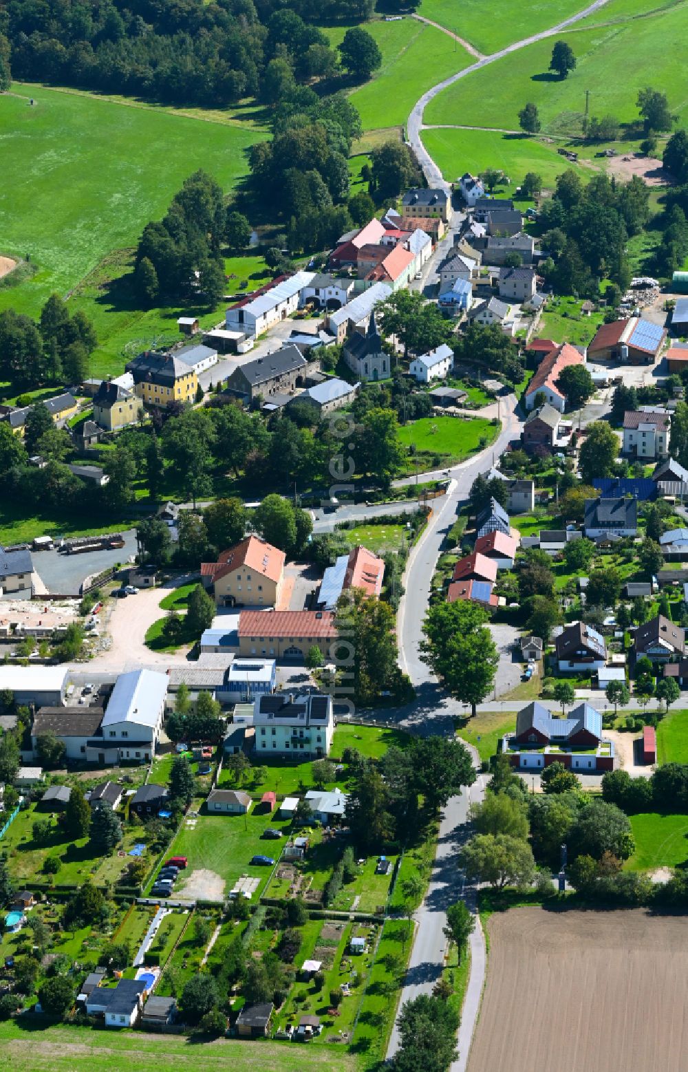 Luftaufnahme Waldkirchen - Dorf - Ansicht am Rande von Waldgebieten in Waldkirchen im Bundesland Sachsen, Deutschland