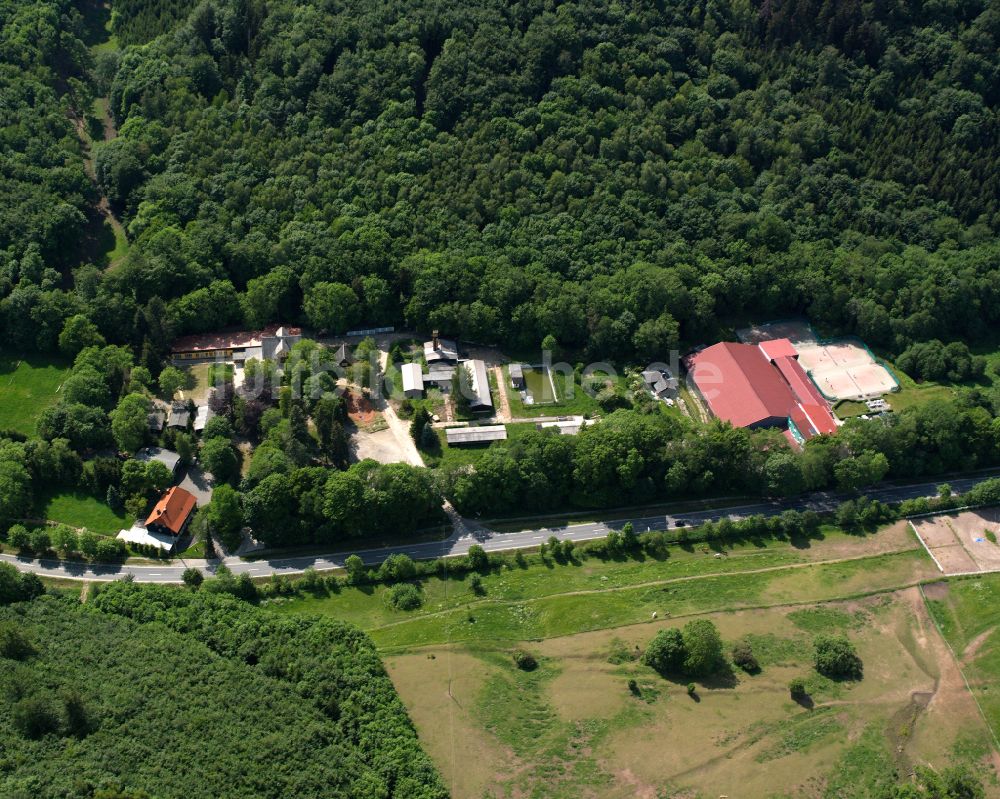 Wernigerode aus der Vogelperspektive: Dorf - Ansicht am Rande von Waldgebieten in Wernigerode im Bundesland Sachsen-Anhalt, Deutschland