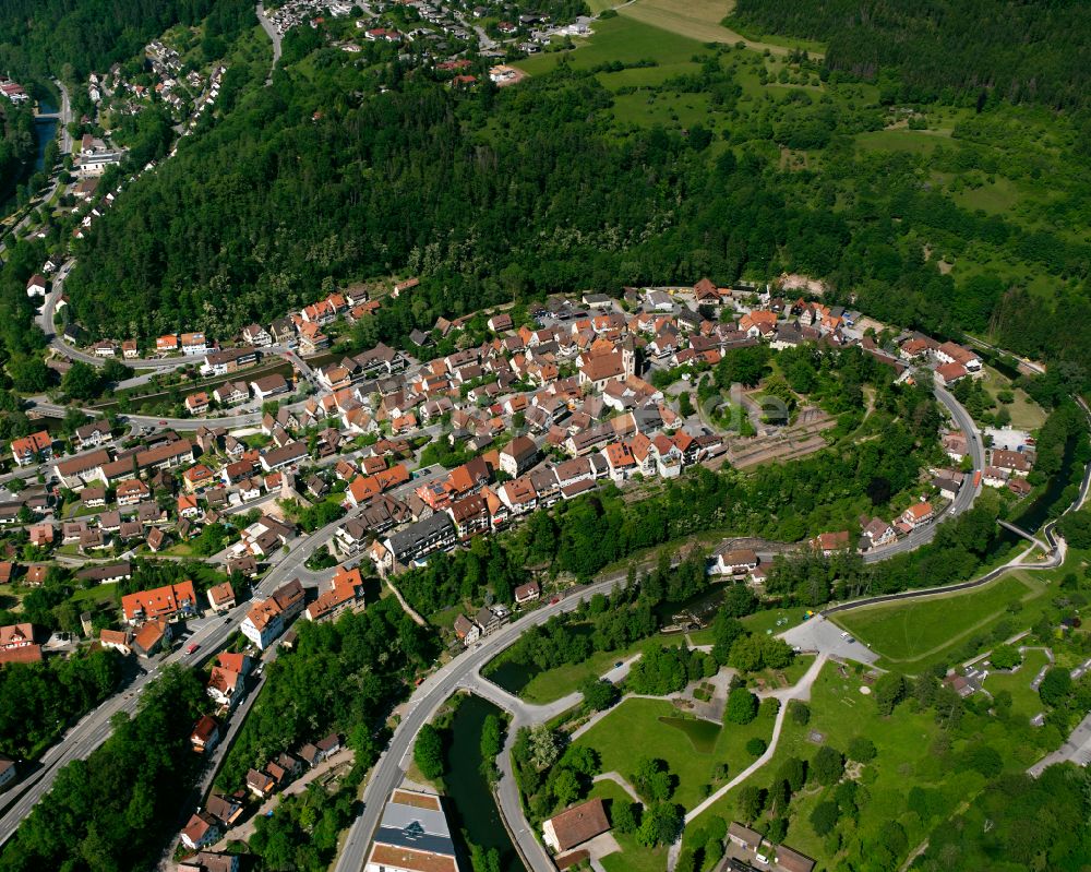 Wildberg aus der Vogelperspektive: Dorf - Ansicht am Rande von Waldgebieten in Wildberg im Bundesland Baden-Württemberg, Deutschland