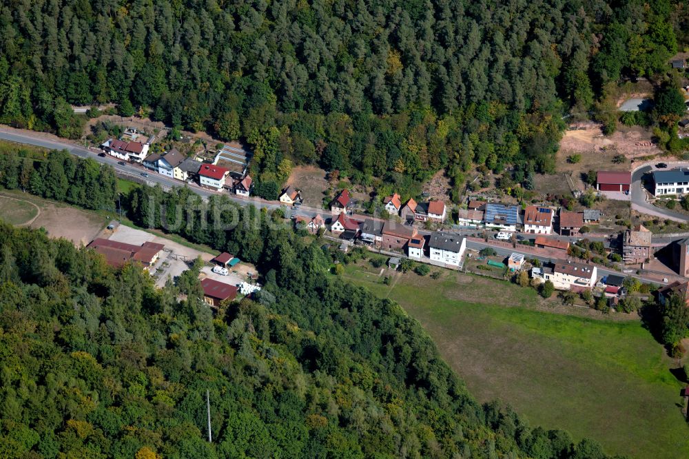 Luftaufnahme Windheim - Dorf - Ansicht am Rande von Waldgebieten in Windheim im Bundesland Bayern, Deutschland