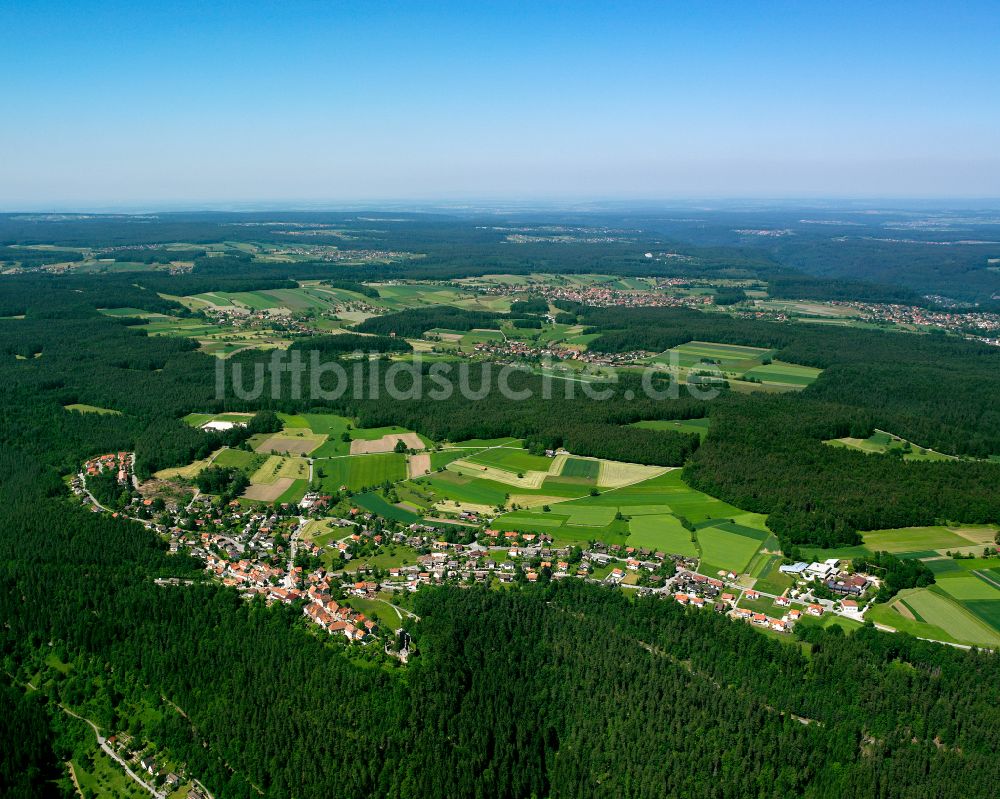 Zavelstein aus der Vogelperspektive: Dorf - Ansicht am Rande von Waldgebieten in Zavelstein im Bundesland Baden-Württemberg, Deutschland