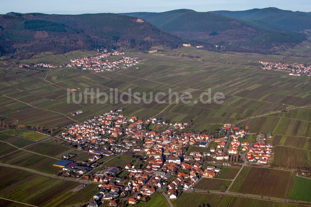 Luftaufnahme Hainfeld - Dorf - Ansicht am Rande von Weinbergen in Hainfeld im Bundesland Rheinland-Pfalz, Deutschland