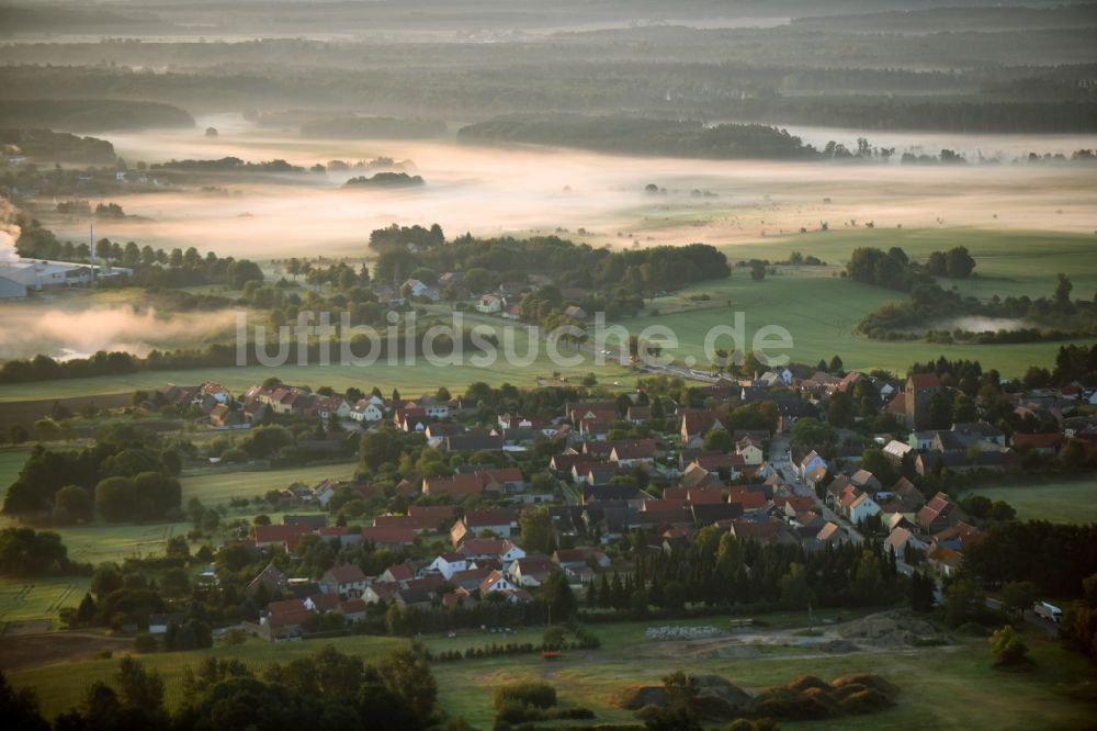 Reetz von oben - Dorf - Ansicht in Reetz im Bundesland Brandenburg, Deutschland