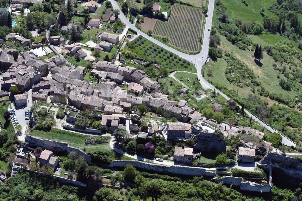 Saignon von oben - Dorf - Ansicht von Saignon in Provence-Alpes-Cote d'Azur, Frankreich