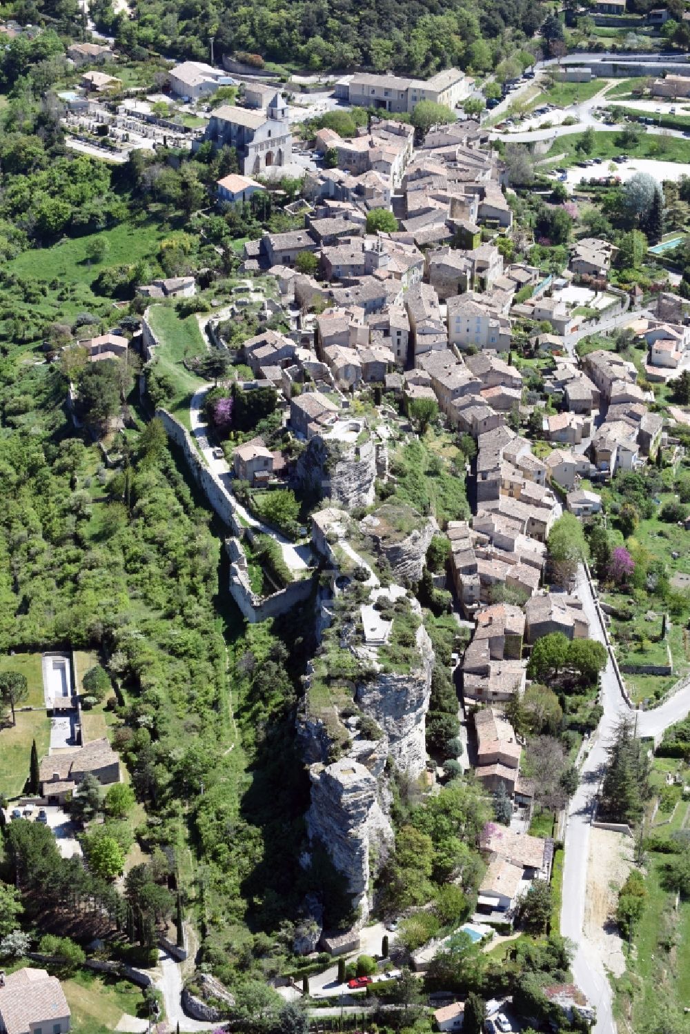 Saignon aus der Vogelperspektive: Dorf - Ansicht von Saignon in Provence-Alpes-Cote d'Azur, Frankreich