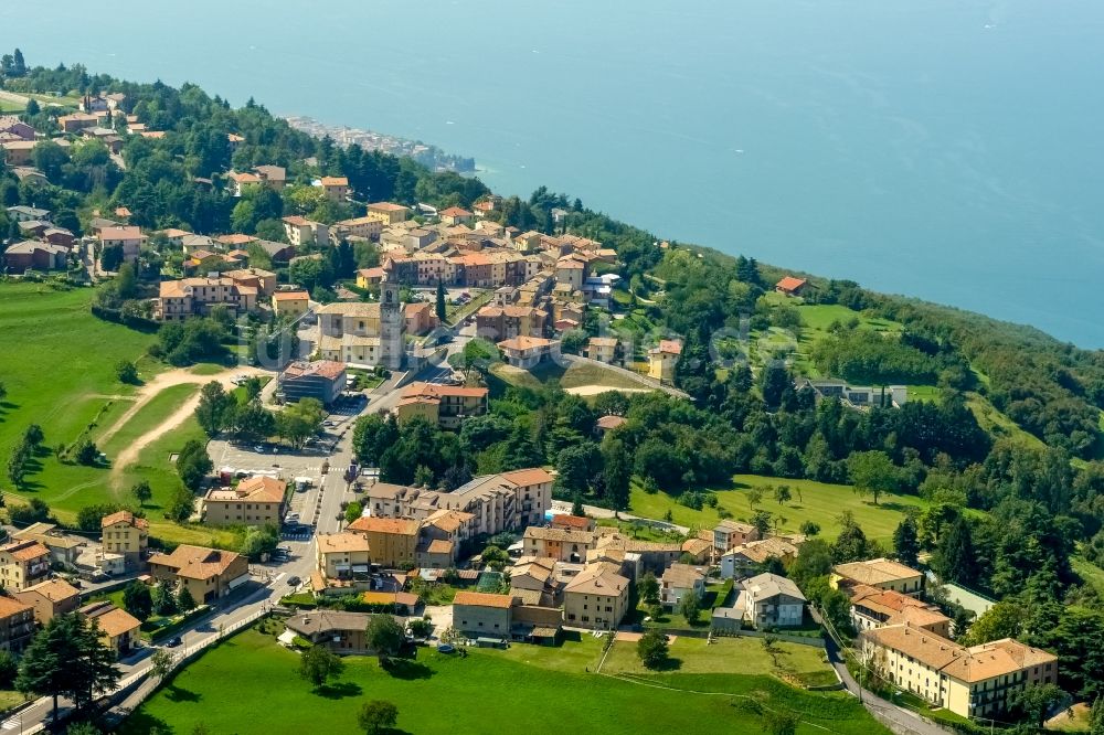 San Zeno aus der Vogelperspektive: Dorf - Ansicht von San Zeno in Veneto, Italien