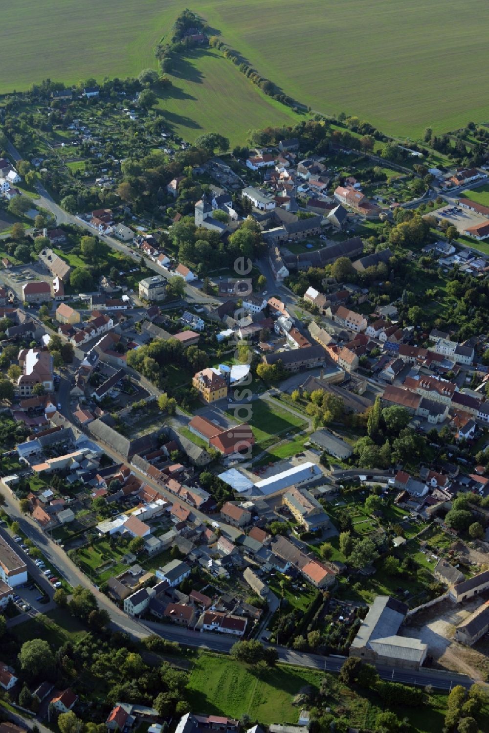 Bad Lauchstädt von oben - Dorf - Ansicht von Schafstädt im Bundesland Sachsen-Anhalt