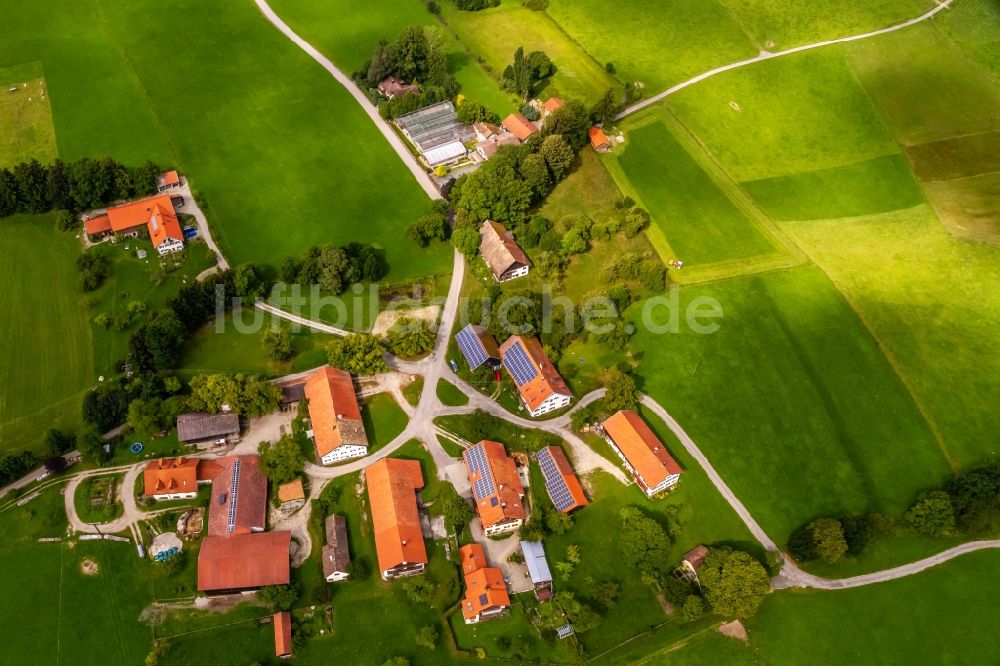 Schlitten aus der Vogelperspektive: Dorf - Ansicht in Schlitten im Bundesland Bayern, Deutschland