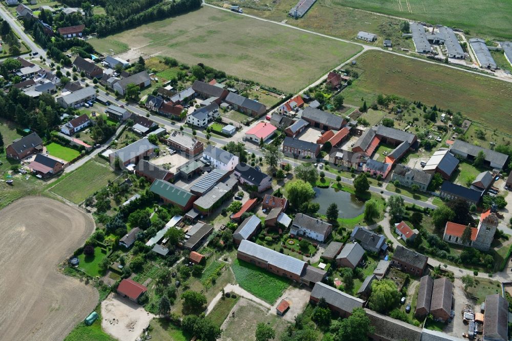 Schönermark aus der Vogelperspektive: Dorf - Ansicht in Schönermark im Bundesland Brandenburg, Deutschland