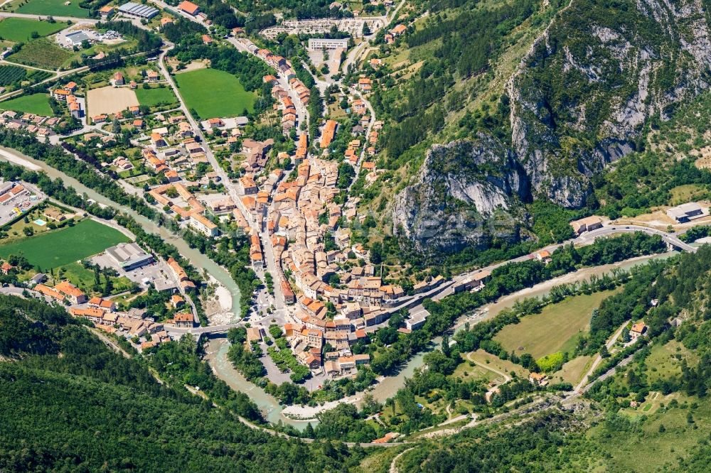 Luftaufnahme Serres - Dorf - Ansicht in Serres in Provence-Alpes-Cote d'Azur, Frankreich