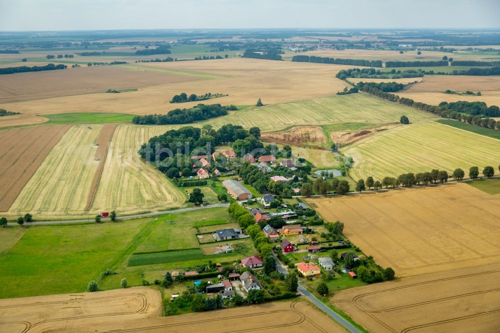 Solzow aus der Vogelperspektive: Dorf - Ansicht von Solzow im Bundesland Mecklenburg-Vorpommern