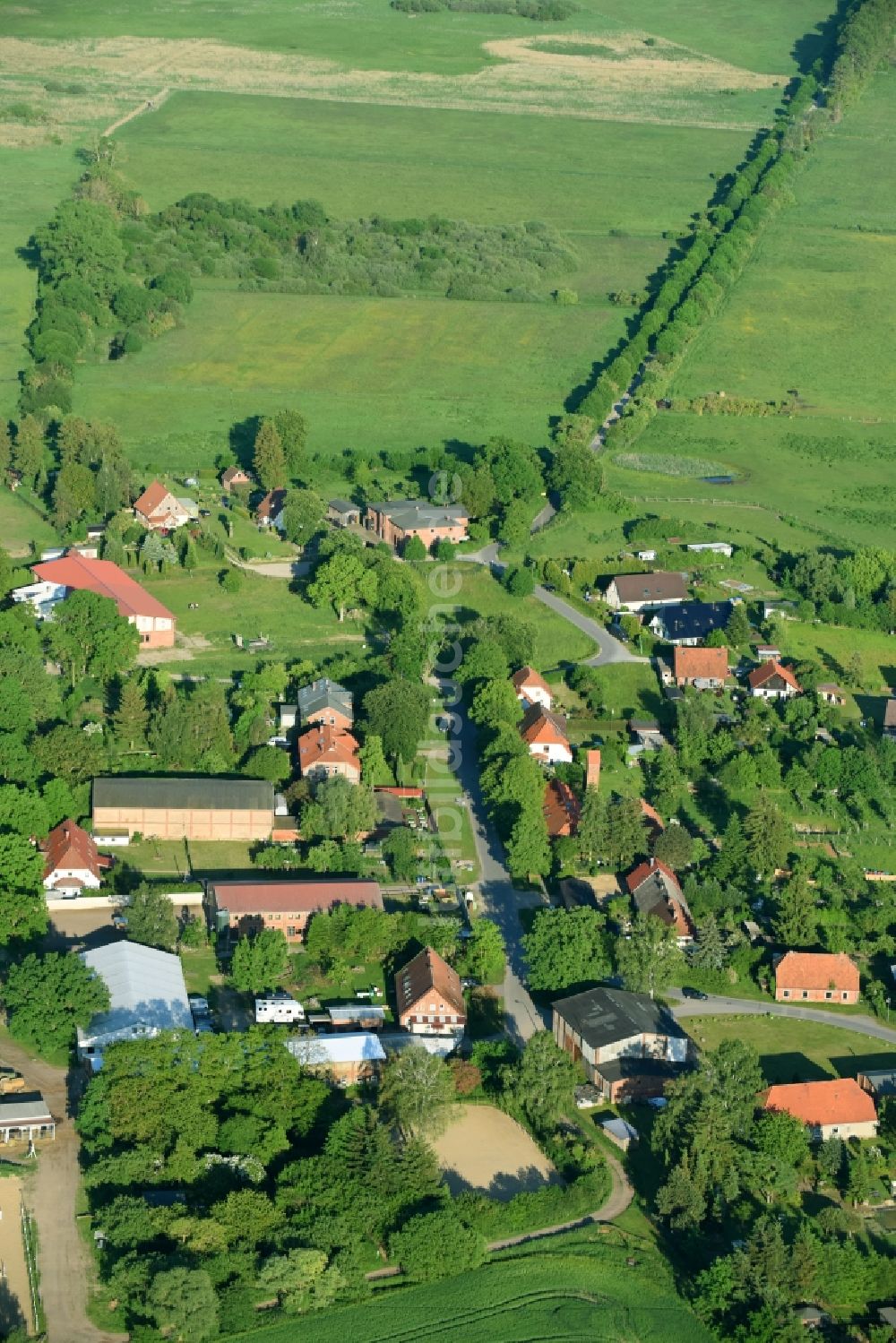 Luftaufnahme Spoitgendorf - Dorf - Ansicht in Spoitgendorf im Bundesland Mecklenburg-Vorpommern, Deutschland