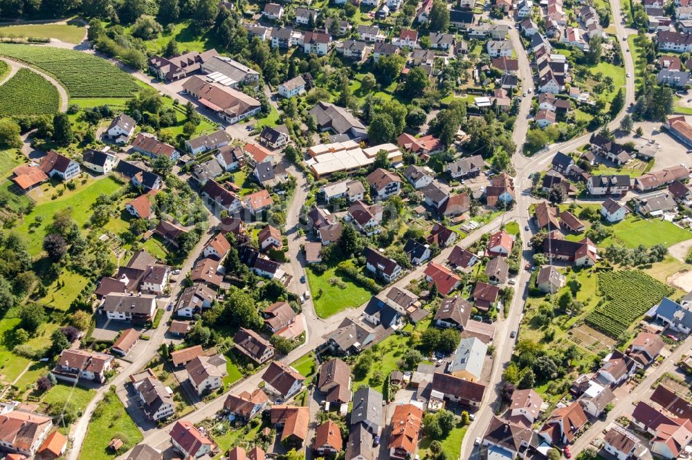 Varnhalt aus der Vogelperspektive: Dorf - Ansicht in Varnhalt im Bundesland Baden-Württemberg, Deutschland