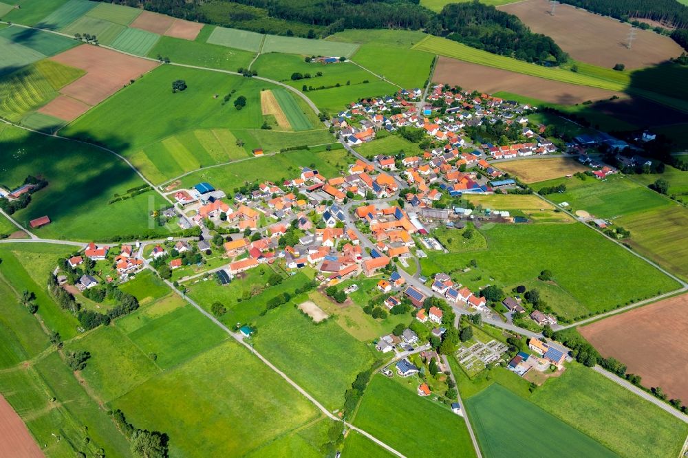 Vasbeck von oben - Dorf - Ansicht in Vasbeck im Bundesland Hessen, Deutschland