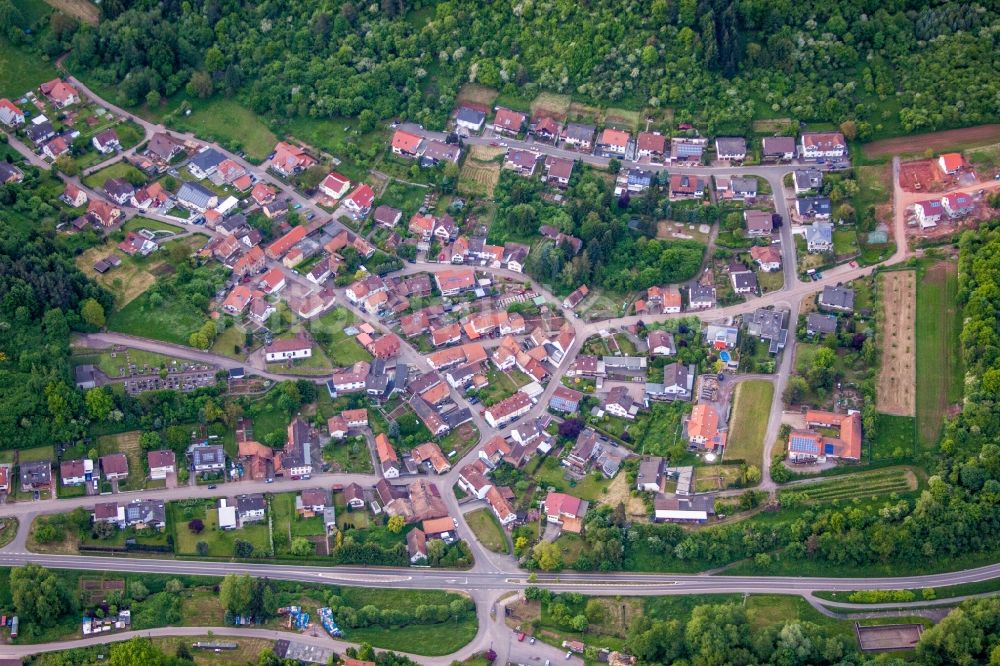 Luftaufnahme Waldhambach - Dorf - Ansicht in Waldhambach im Bundesland Rheinland-Pfalz, Deutschland