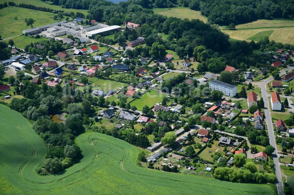 Luftaufnahme Walow - Dorf - Ansicht in Walow im Bundesland Mecklenburg-Vorpommern, Deutschland