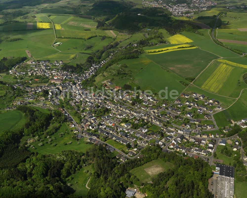 Weibern von oben - Dorf - Ansicht in Weibern im Bundesland Rheinland-Pfalz, Deutschland