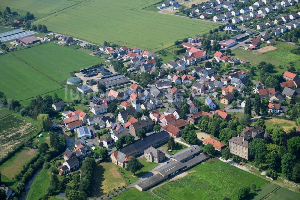 Welda aus der Vogelperspektive: Dorf - Ansicht in Welda im Bundesland Nordrhein-Westfalen, Deutschland