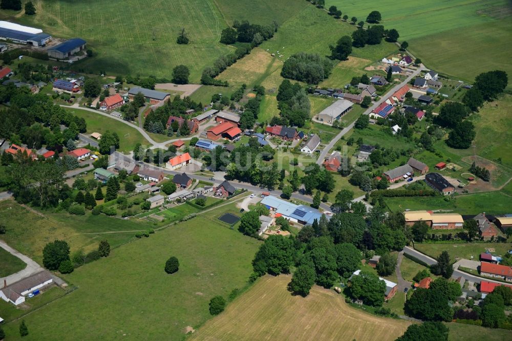 Werder von oben - Dorf - Ansicht in Werder im Bundesland Mecklenburg-Vorpommern, Deutschland