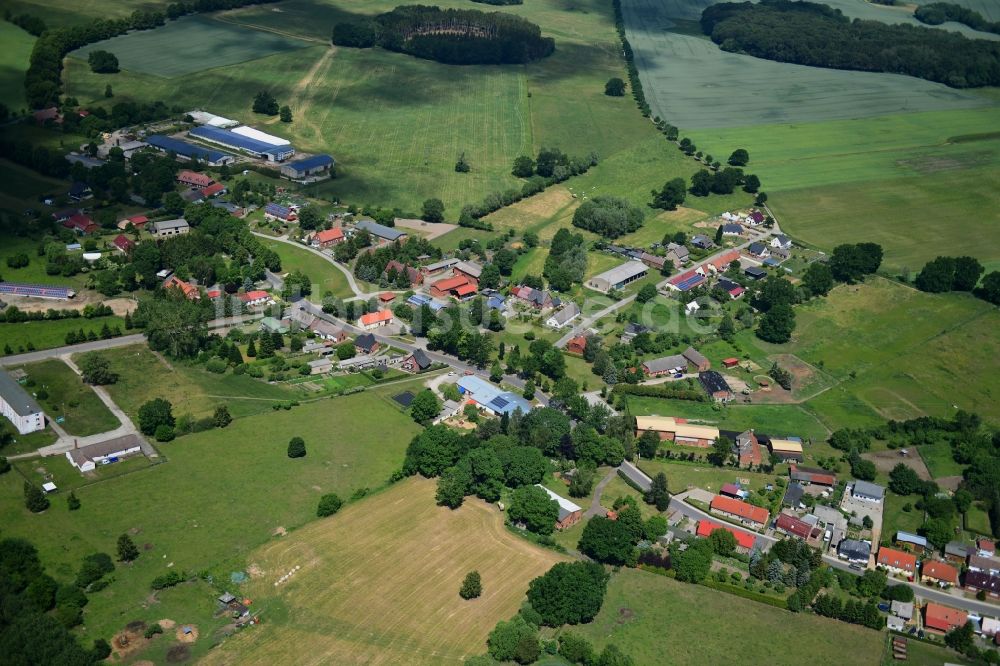 Werder aus der Vogelperspektive: Dorf - Ansicht in Werder im Bundesland Mecklenburg-Vorpommern, Deutschland