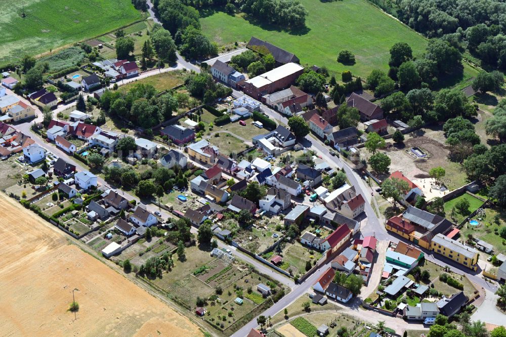 Wieskau aus der Vogelperspektive: Dorf - Ansicht in Wieskau im Bundesland Sachsen-Anhalt, Deutschland