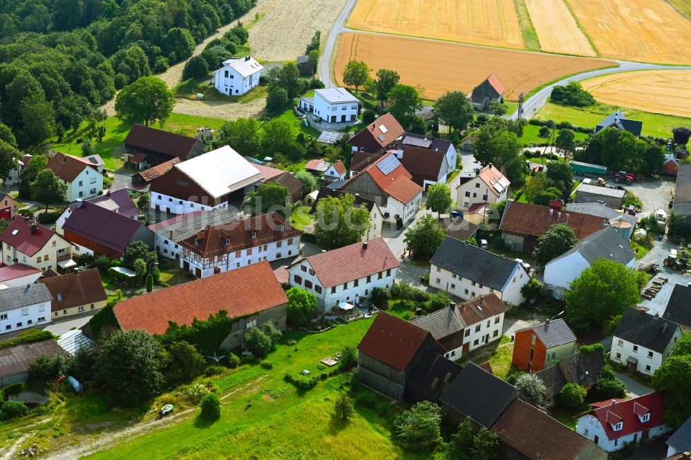 Zultenberg aus der Vogelperspektive: Dorf - Ansicht in Zultenberg im Bundesland Bayern, Deutschland