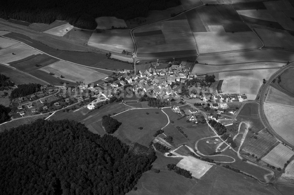 Ebern aus der Vogelperspektive: Dorf - Ansicht der zum Landkreis Haßberge gehörenden Gemeinde Bramberg im Bundesland Bayern