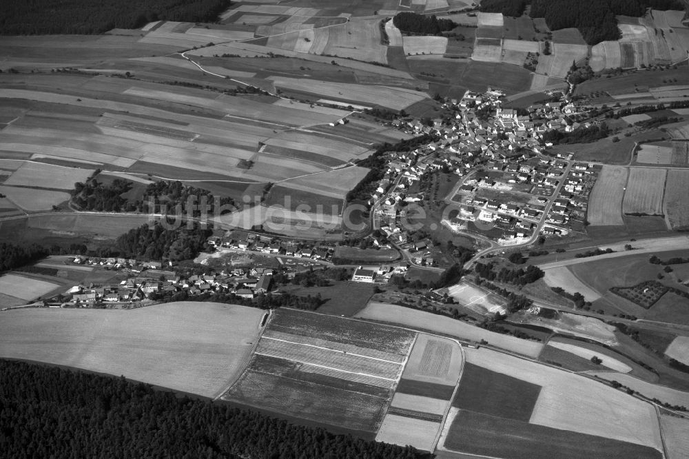 Luftbild Breitbrunn-Hermannsberg - Dorf - Ansicht der zum Landkreis Haßberge gehörenden Gemeinde Breitbrunn-Hermannsberg im Bundesland Bayern