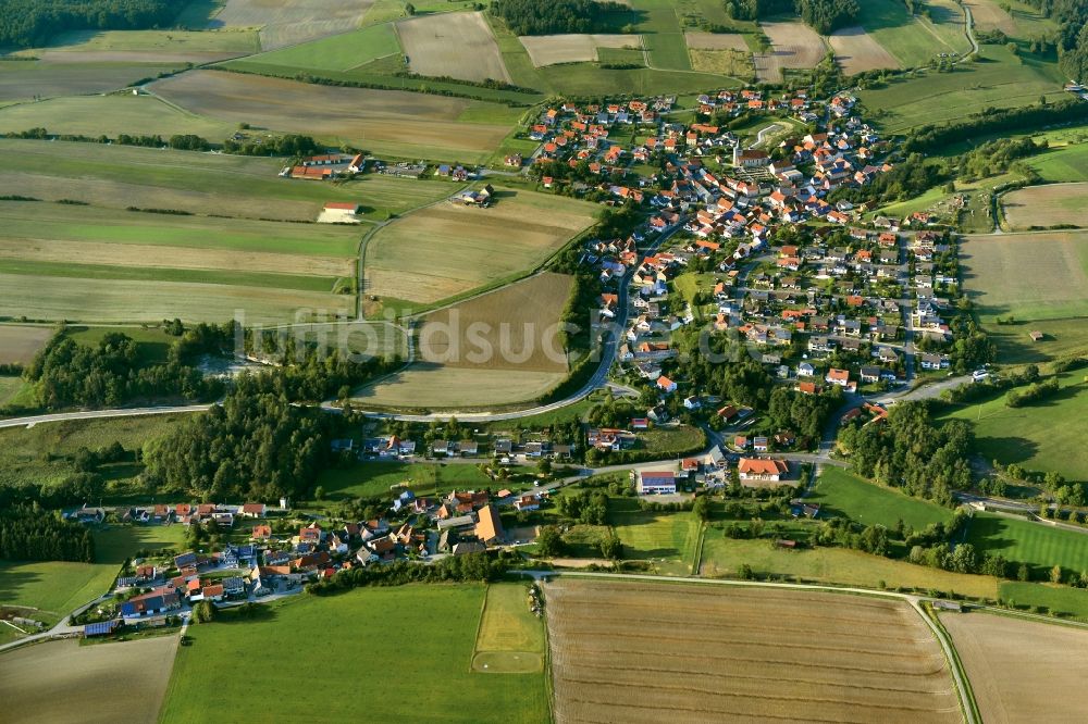 Luftbild Breitbrunn-Hermannsberg - Dorf - Ansicht der zum Landkreis Haßberge gehörenden Gemeinde Breitbrunn-Hermannsberg im Bundesland Bayern