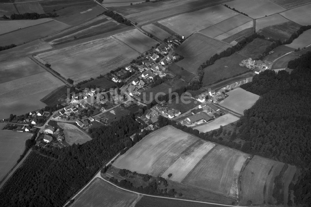 Luftaufnahme Ebern - Dorf - Ansicht der zum Landkreis Haßberge gehörenden Gemeinde Eichelberg im Bundesland Bayern