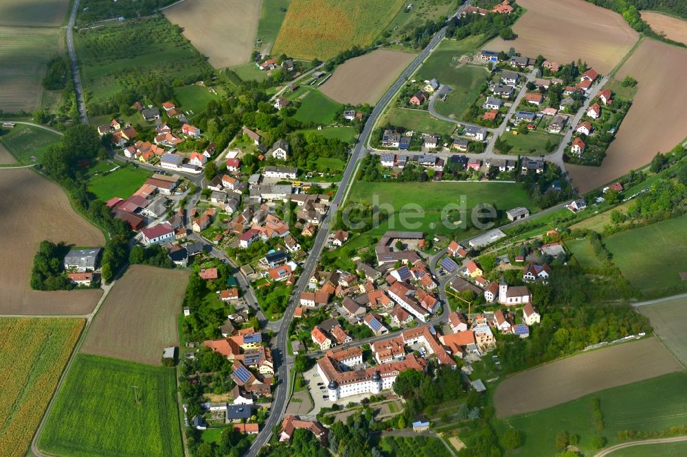 Eichelsdorf aus der Vogelperspektive: Dorf - Ansicht der zum Landkreis Haßberge gehörenden Gemeinde Eichelsdorf im Bundesland Bayern