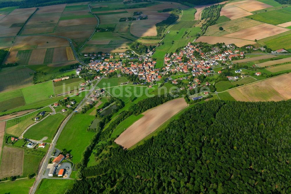 Luftaufnahme Ermershausen - Dorf - Ansicht der zum Landkreis Haßberge gehörenden Gemeinde Ermershausen im Bundesland Bayern