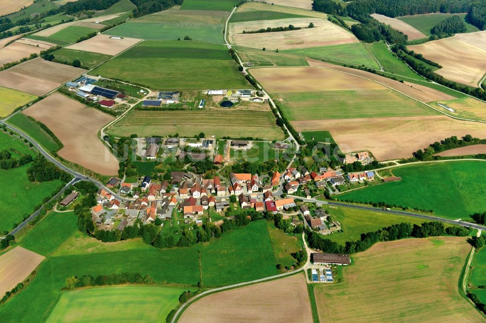 Falsbrunn aus der Vogelperspektive: Dorf - Ansicht der zum Landkreis Haßberge gehörenden Gemeinde Falsbrunn im Bundesland Bayern