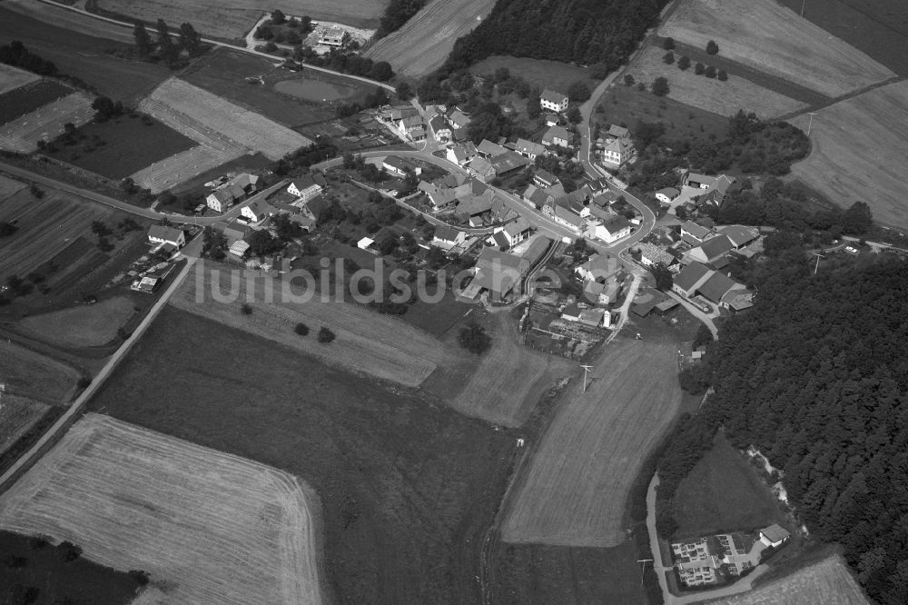 Fitzendorf aus der Vogelperspektive: Dorf - Ansicht der zum Landkreis Haßberge gehörenden Gemeinde Fitzendorf im Bundesland Bayern