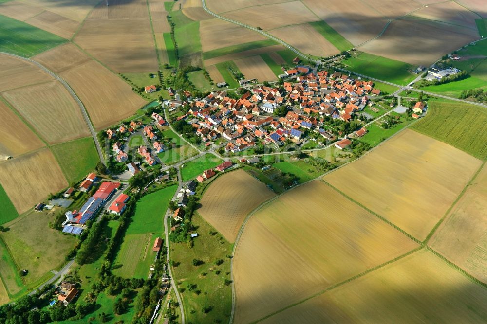 Luftaufnahme Happertshausen - Dorf- Ansicht der zum Landkreis Haßberge gehörenden Gemeinde Happertshausen im Bundesland Bayern