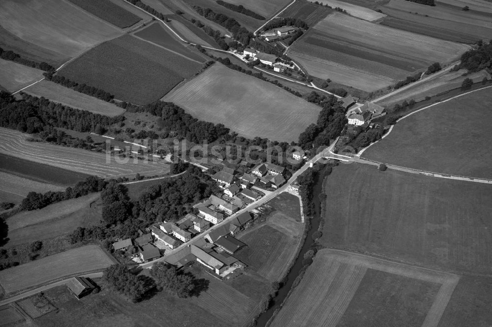 Hemmendorf aus der Vogelperspektive: Dorf - Ansicht der zum Landkreis Haßberge gehörenden Gemeinde Hemmendorf im Bundesland Bayern