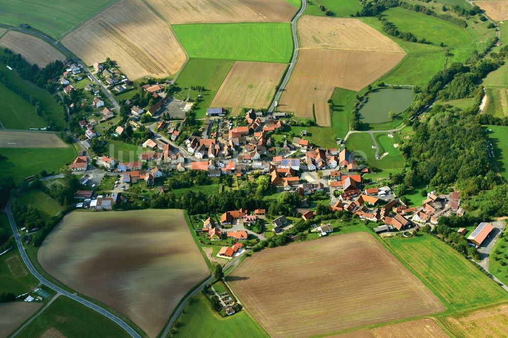 Hohnhausen von oben - Dorf - Ansicht der zum Landkreis Haßberge gehörenden Gemeinde Hohnhausen im Bundesland Bayern