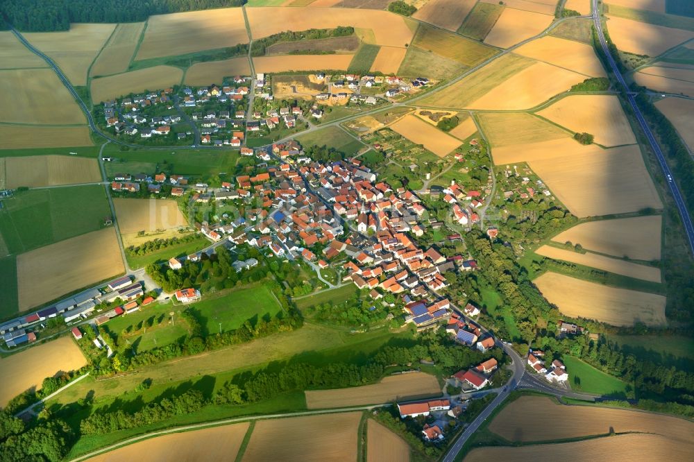 Humprechtshausen von oben - Dorf - Ansicht der zum Landkreis Haßberge gehörenden Gemeinde Humprechtshausen im Bundesland Bayern