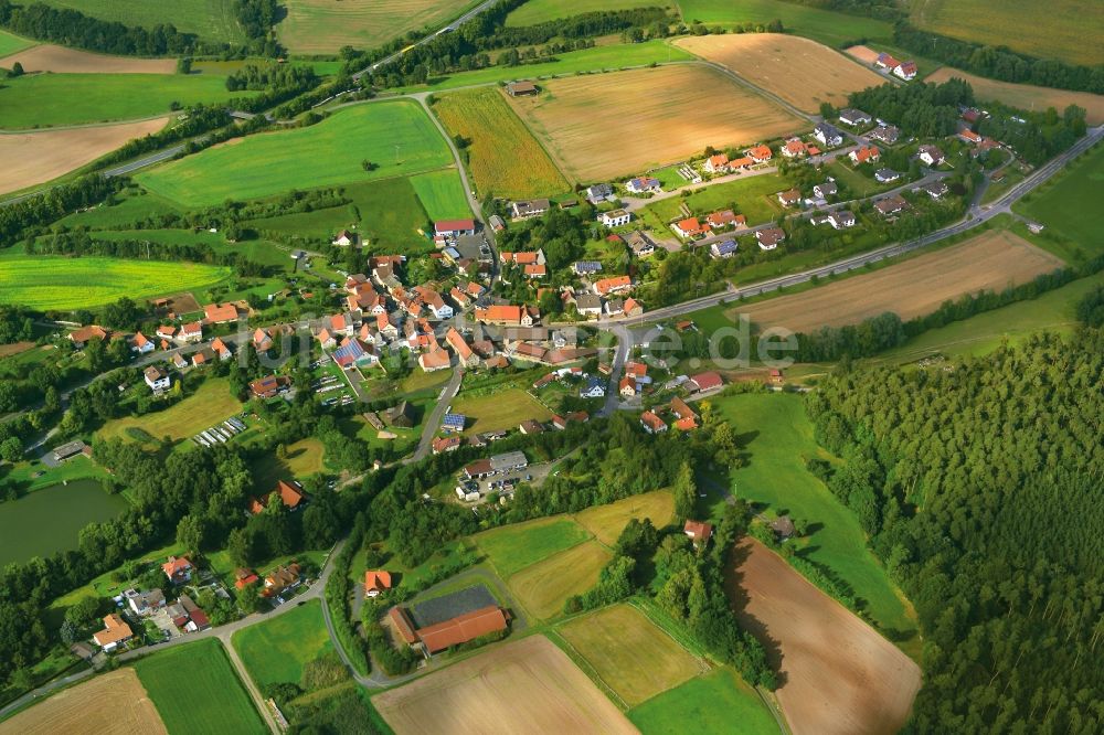 Ibind aus der Vogelperspektive: Dorf - Ansicht der zum Landkreis Haßberge gehörenden Gemeinde Ibind im Bundesland Bayern