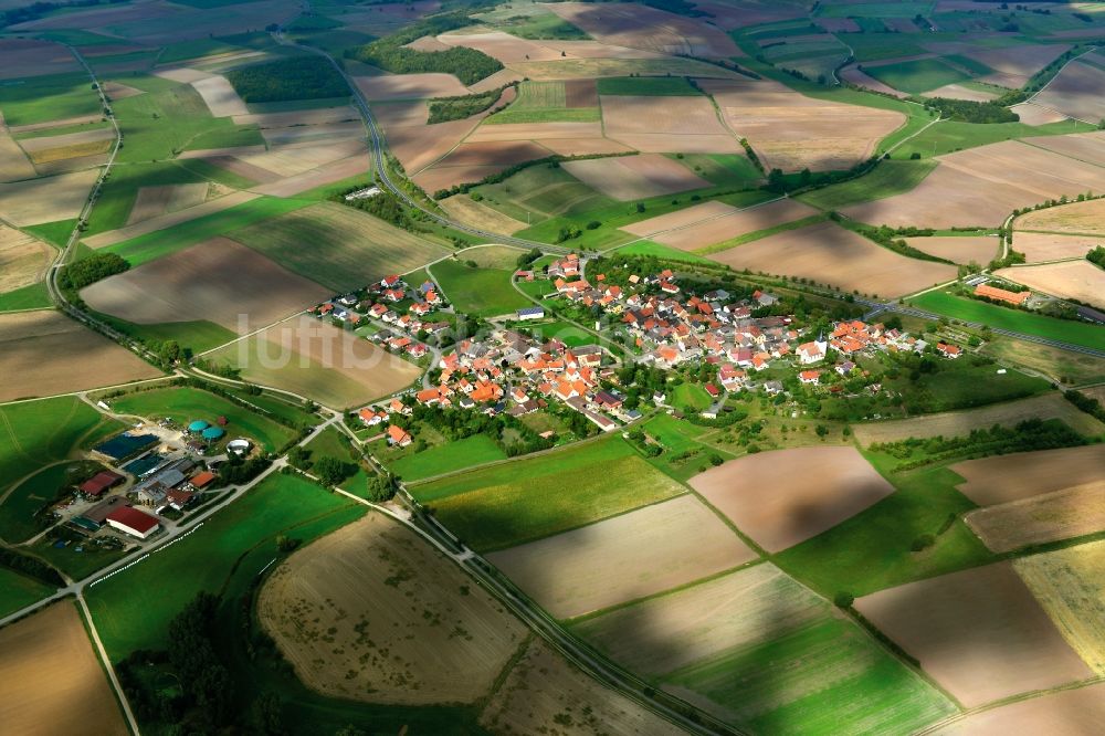 Junkersdorf aus der Vogelperspektive: Dorf - Ansicht der zum Landkreis Haßberge gehörenden Gemeinde Junkersdorf im Bundesland Bayern