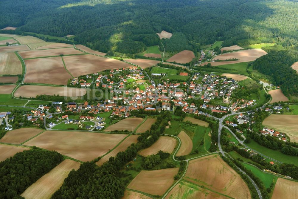 Kirchlauter von oben - Dorf - Ansicht der zum Landkreis Haßberge gehörenden Gemeinde Kirchlauter im Bundesland Bayern